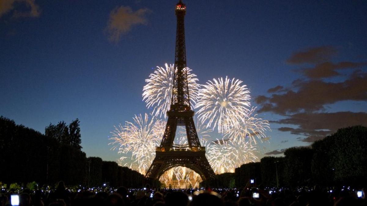 Fireworks Paris July 14, 2015