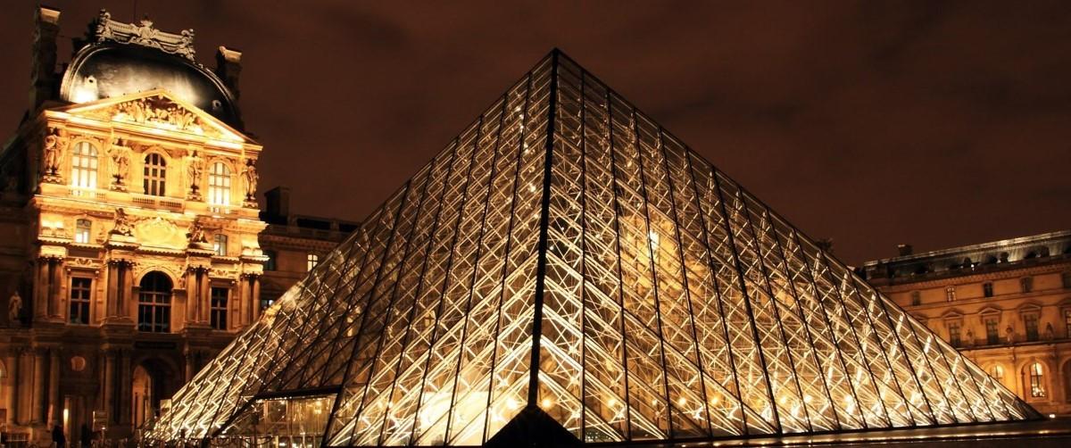 La pyramide du Louvre fête ses 30 ans