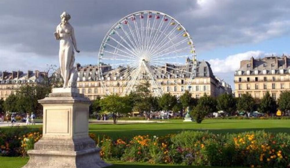 Jardins des Tuillerie et sa Grande Roue tout près de l'Hotel du Lion D'Or Louvre